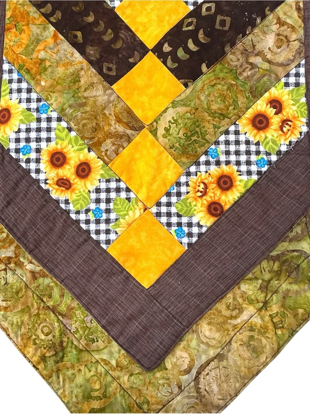 Beautiful combination of colors! Excellent condition, measures 48” x 14”.